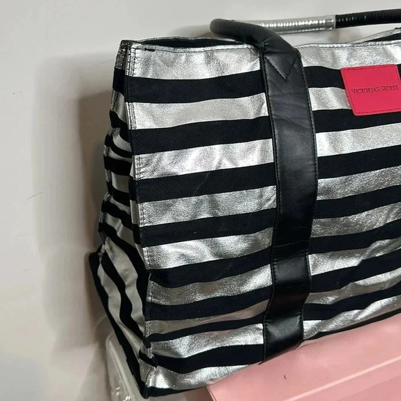VICTORIA'S SECRET ZEBRA STRIPED TOTE BAG - Picture 5 of 10